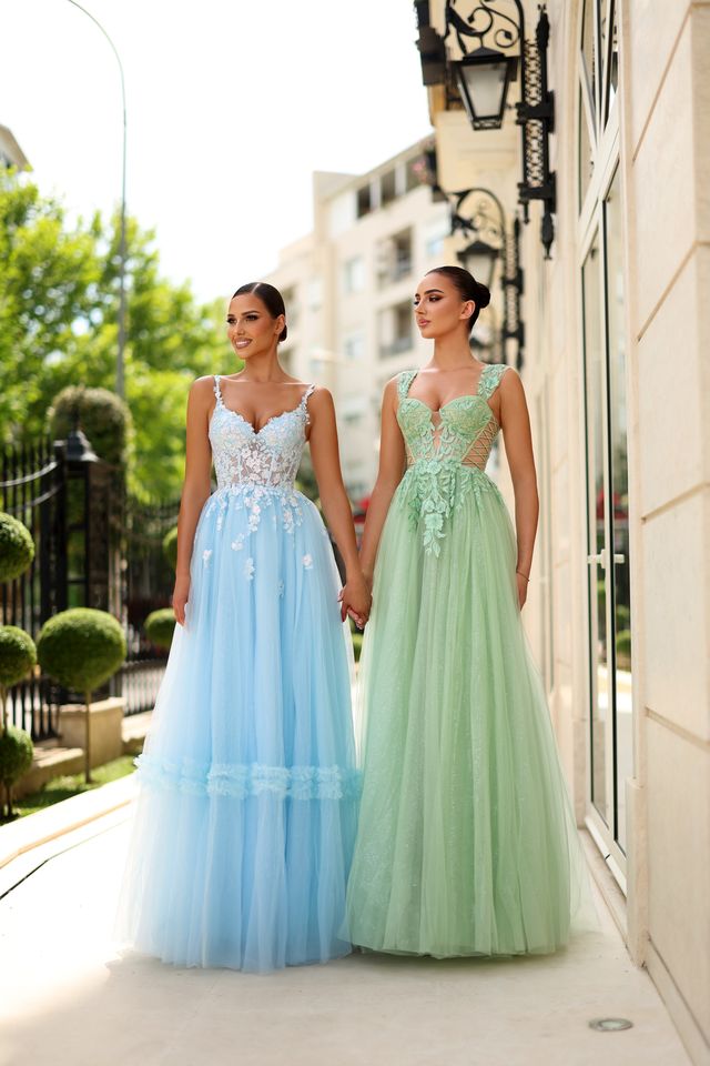 Modern Romance: Top Trends in Evening Bridal Fashion 2025